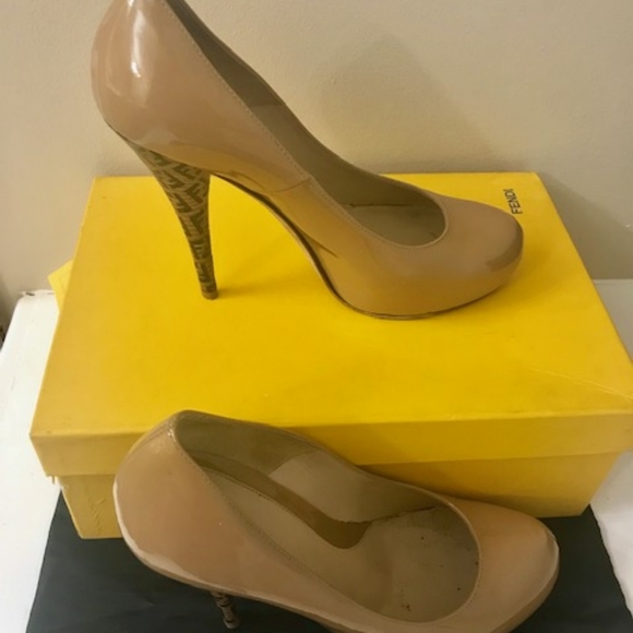 Authentic Fendi heels.  EU Size 40 (US size 8.5). - Picture 3 of 6
